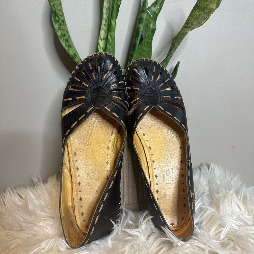Pikolinos black women’s flats